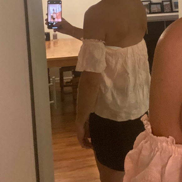 ⬇️SUMMER CLEARANCE ⬇️ NWT off the shoulder shirt - Picture 2 of 8